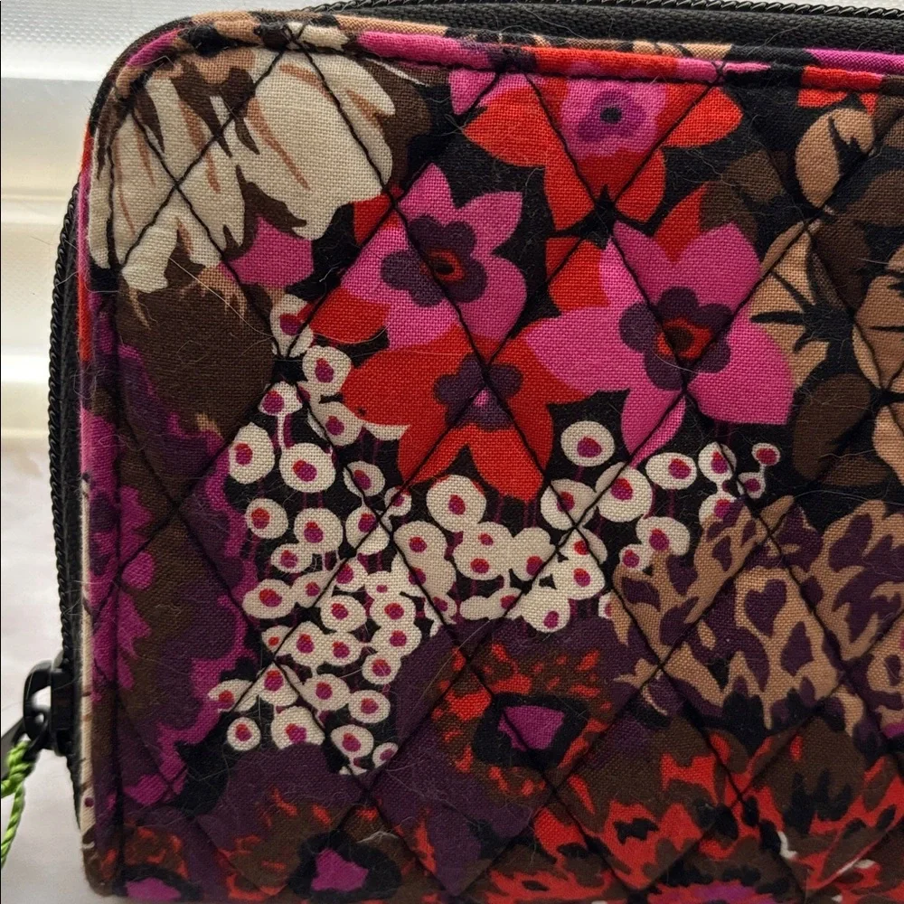 🟡 Brand New Vera Bradley Accordion Wallet, Rosewood Pattern, Multicolored - Picture 4 of 7